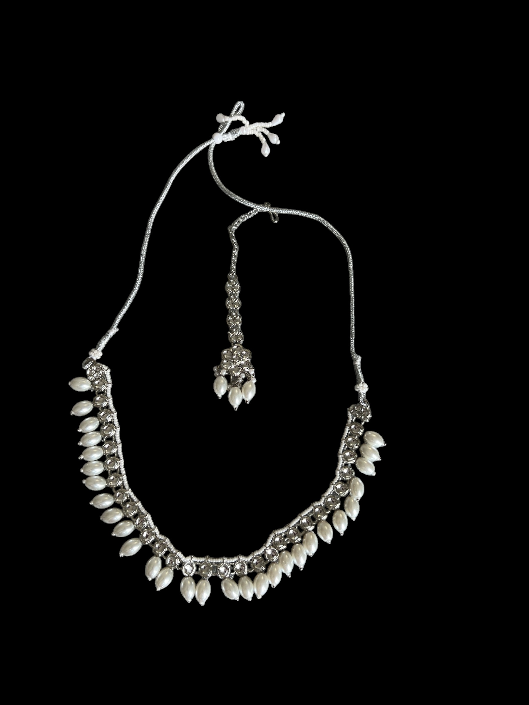 Delicate Kundan & Pearl Necklace Set – Subtle Royalty